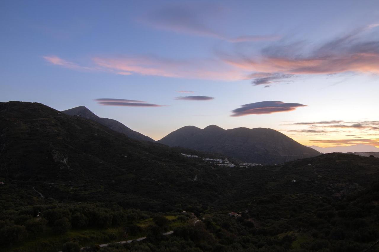 The Mountain House - Authentic Cretan Hideaway - Breathtaking And Nature Views Tourlotí Extérieur photo